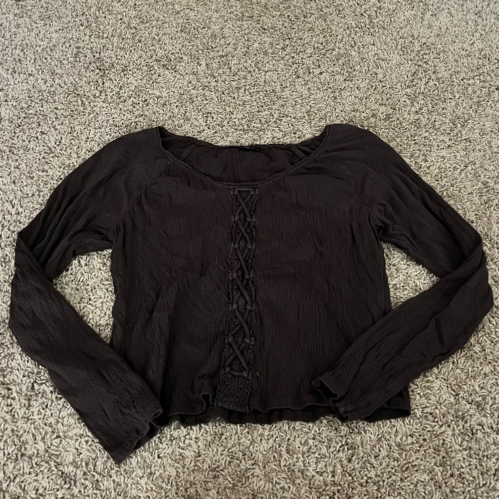 American Eagle cropped, grey long sleeve top.